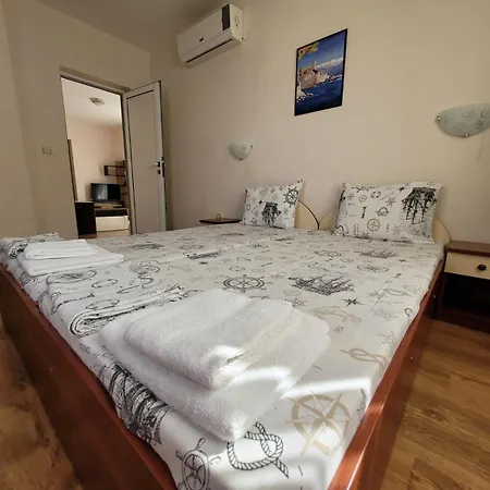 Iceberg ホテル ラヴダ